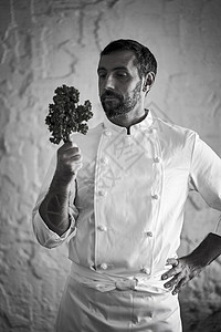 工作厨师的外套自然光厨师肖像男图片