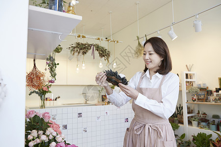新生代笑成年女子花店年轻女子韩国人图片
