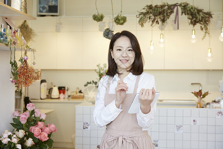 支架负责人一束花花店年轻女子韩国人图片