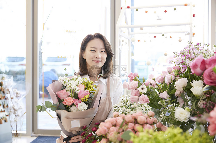 窗微笑上身花店年轻女子韩国人图片