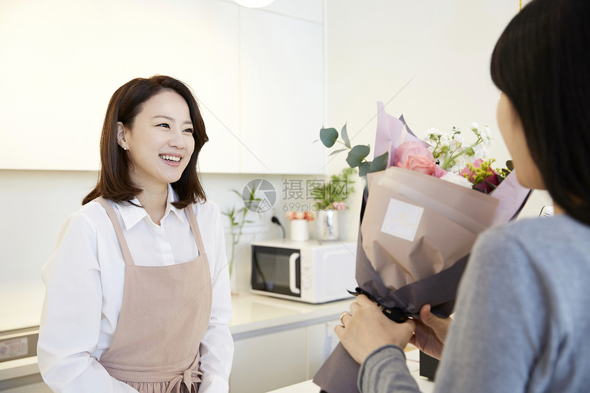 新生代轮廓硬面花店年轻女子韩国人图片