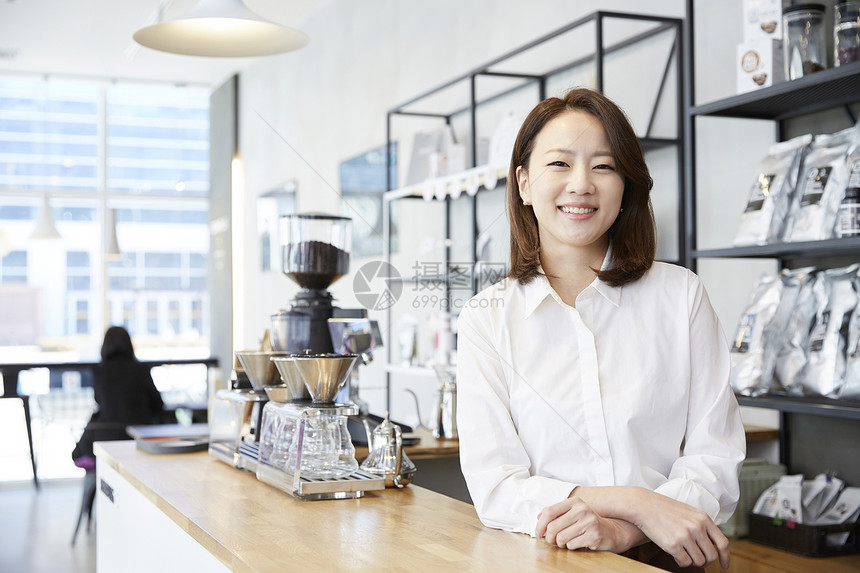 成年女子新生代陈列咖啡馆咖啡师韩语图片