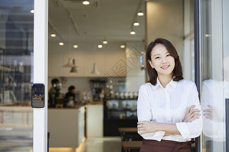 成年女子建筑评价咖啡馆咖啡师韩语图片