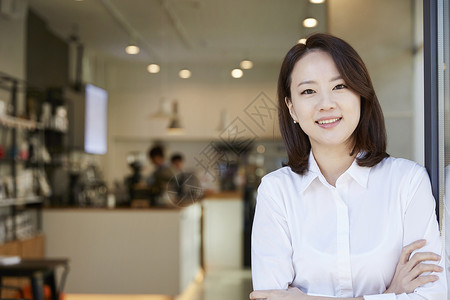 毒蛇韩国人在内咖啡馆咖啡师韩语背景图片