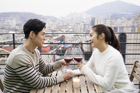 评价胸鳍在一起情侣韩国人图片