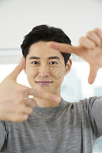 拇指手势长方形生活成熟男韩国人图片