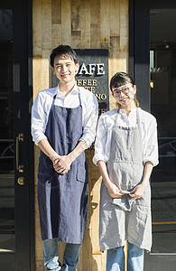 女冠鸦亚洲嫁给了一家咖啡馆的食品企业图片