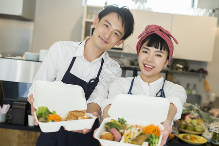 员工稻米男卖午餐盒食物事务的已婚夫妇图片