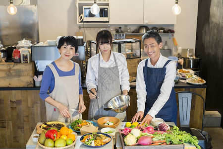 人物男人们家庭在咖啡馆工作的男人和妇女食物事务图片