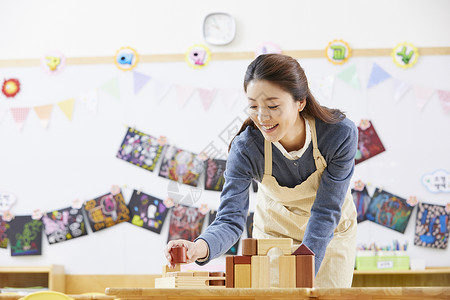 学院前视图近距离幼儿园女孩老师韩语图片