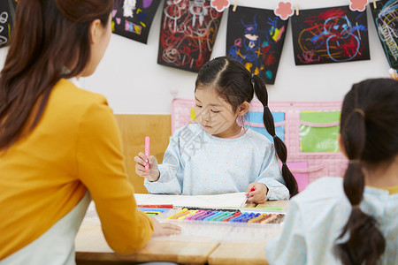 强烈的感情年轻女子瓦因幼儿园孩子老师韩语图片
