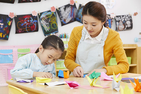 幼儿园老师手工课教学图片