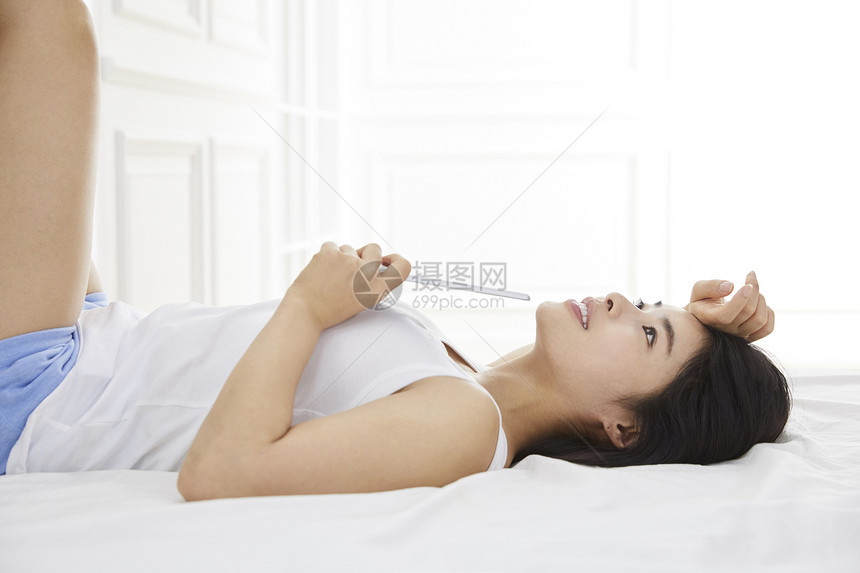 数字技术住房超时房子客厅卧室床女人韩语图片