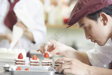 草莓蛋糕店名片蛋糕店西点师形象背景