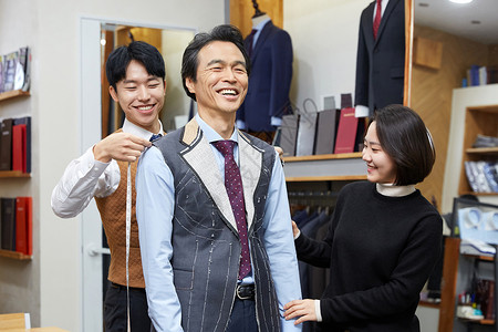 生活亚洲人掌管船只的人服装店客户时装设计师韩国人高清图片