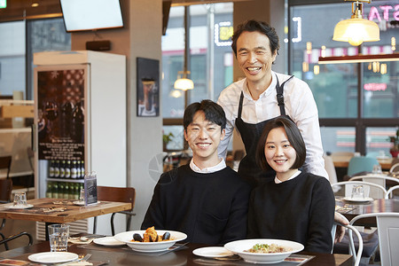 神谕毒蛇西餐餐厅服务员顾客韩国人图片