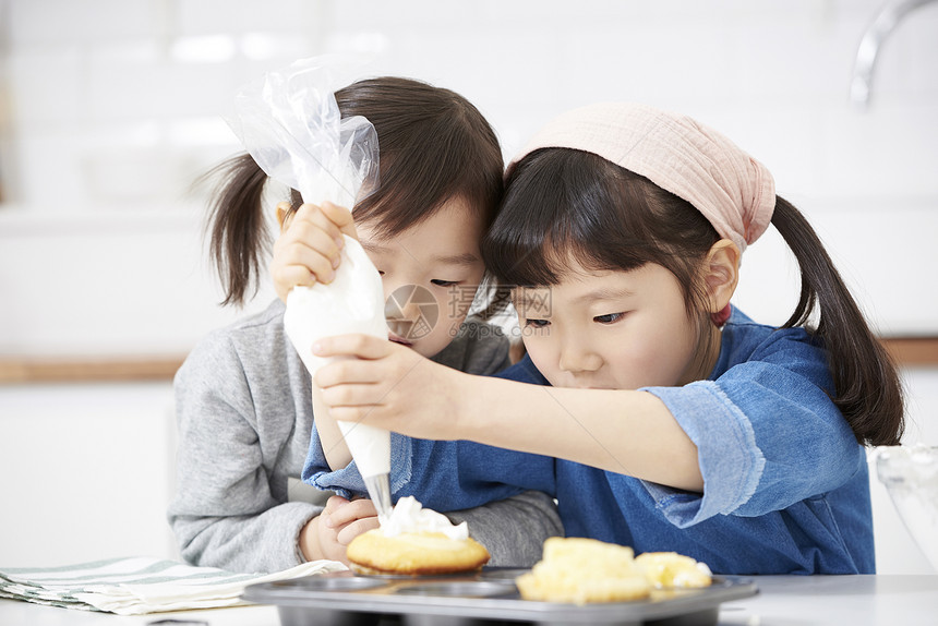 坐韩国打破烹饪儿童韩语图片