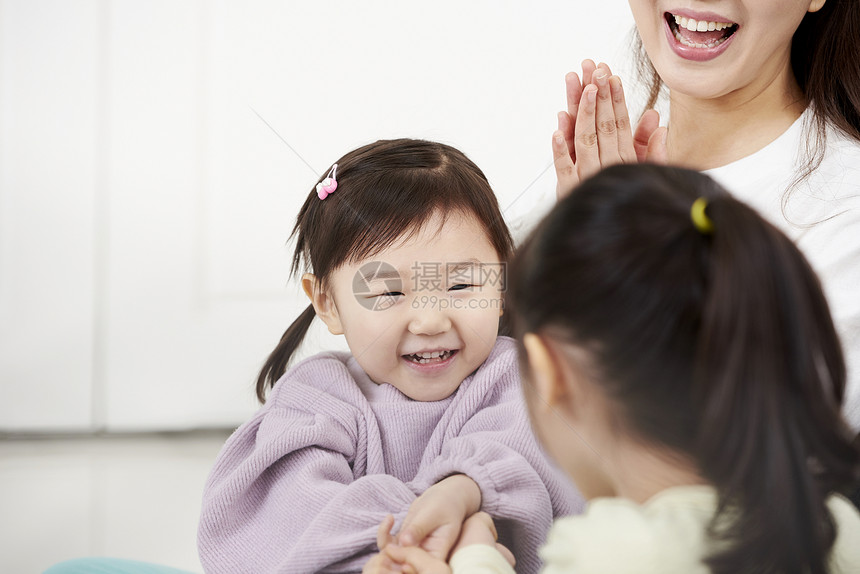 开心的小女孩图片