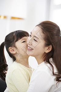 拥抱文科硕士成年女子住房生活家庭母亲女儿韩国人图片