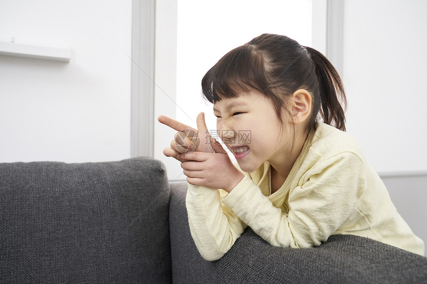 剪刀石頭布的小女孩图片