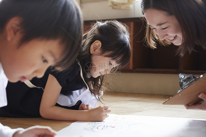 认真学习的儿童图片