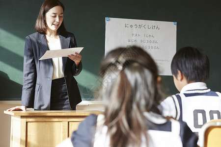 认真学习的儿童图片