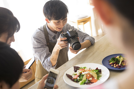男青年美食摄影课程图片
