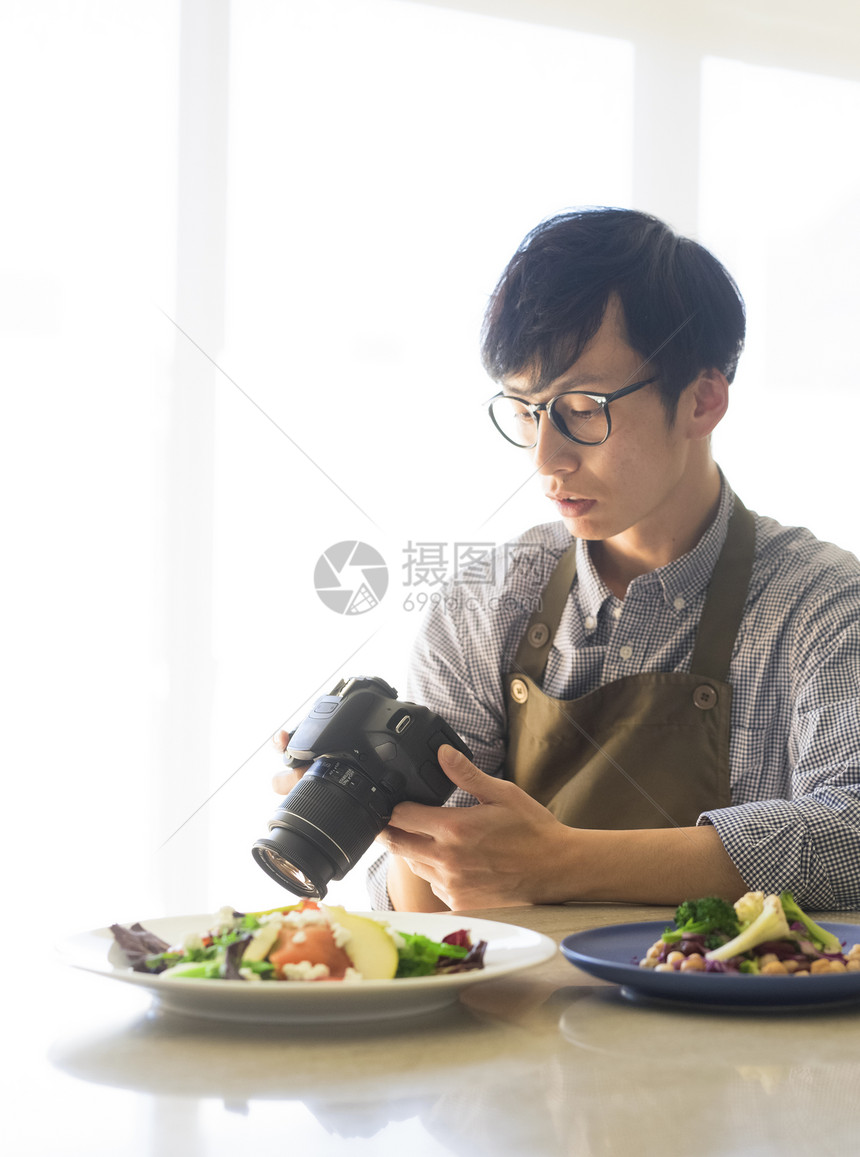 围裙度假菜肴男子食物图片