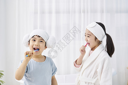 刷牙洗漱的儿童图片