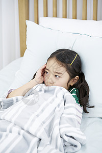 卧室上身毯子疼痛寒冷儿童韩语背景图片
