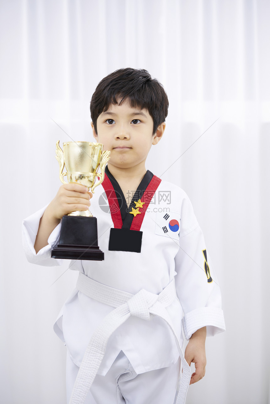 举起生活最好的跆拳道儿童韩国人图片