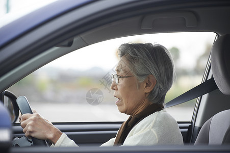 紧急制动70几岁年长人物高级司机意外背景