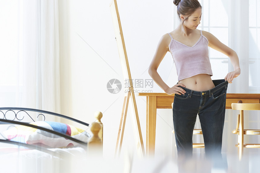 女士房子房屋一位成功节食的女图片