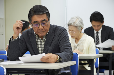 审问学费人类高级参加讲座图片