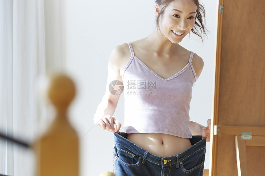 压缩苗条保养品一位成功节食的女图片