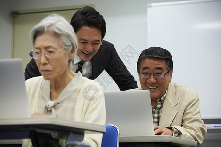 六十年代电脑前辈高级参加讲座图片