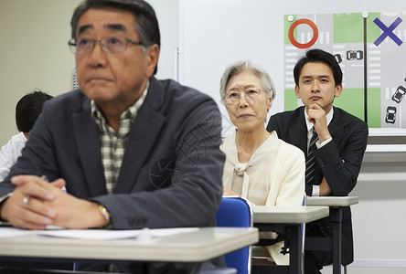 银教室审问高级参加讲座图片