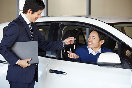 客户服务零售商男汽车经销商钥匙接收钥匙图片