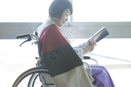 日本人银发族奶奶养老院的高级图片