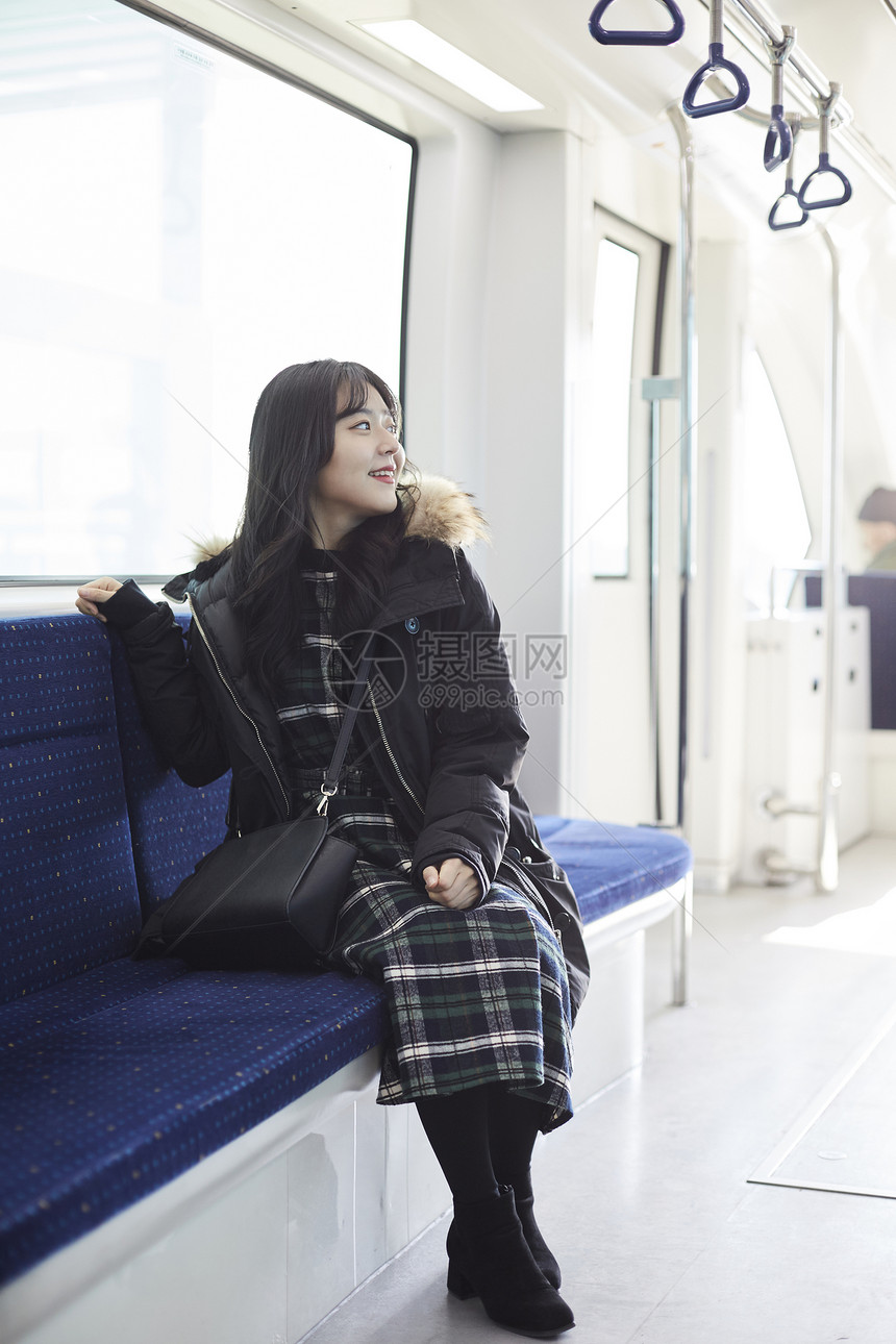 笑新生代表示火车旅行大学生韩语图片
