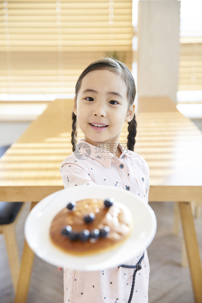 强烈的感情蓝莓房子生活孩子女孩图片