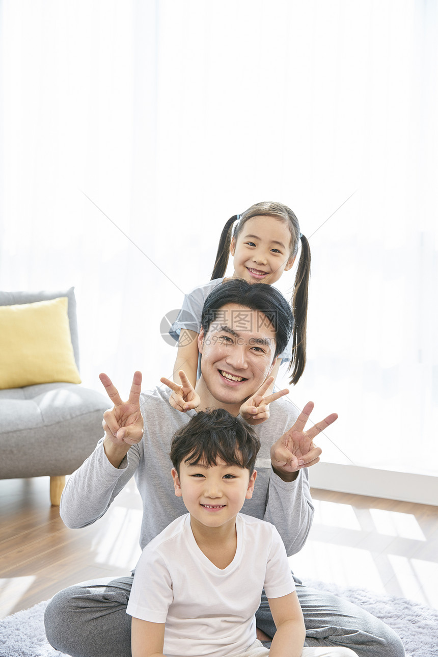 负责人快乐的生活房子家人爸爸女儿儿子韩国人图片