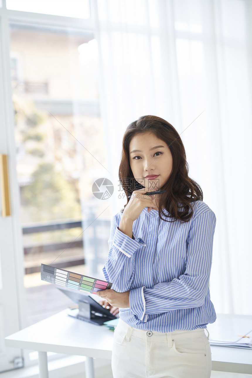 窗帘书桌亚洲人生活年轻女韩国人图片
