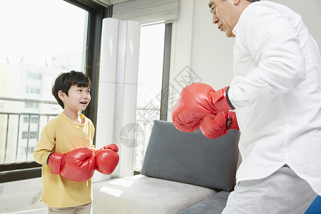 吹空调男孩正在打拳击的小男孩背景