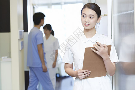 体格检查在牙医工作的女人背景
