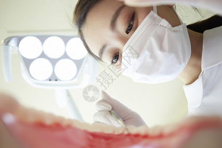 专业的临床牙科医生治疗图片