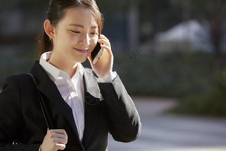 打电话的女商人图片