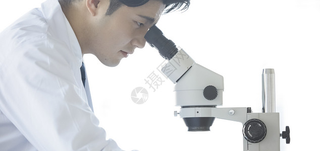 医生专家医学研究看显微镜背景图片