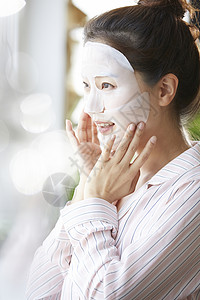 韩国面膜素材年轻美女居家敷面膜护肤背景