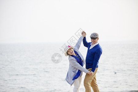 老年夫妻享受退休生活图片